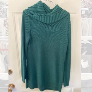 Divided turtle neck sweater
